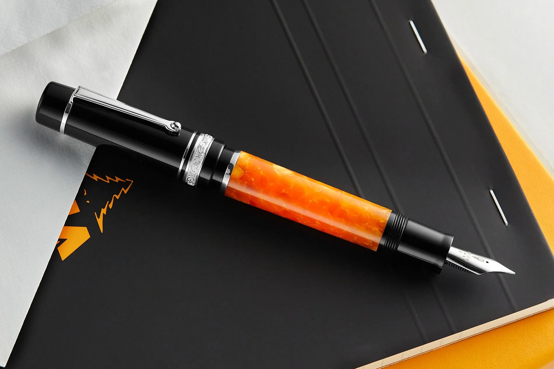 Delta DV Original Mid-Size Fountain Pen - Original